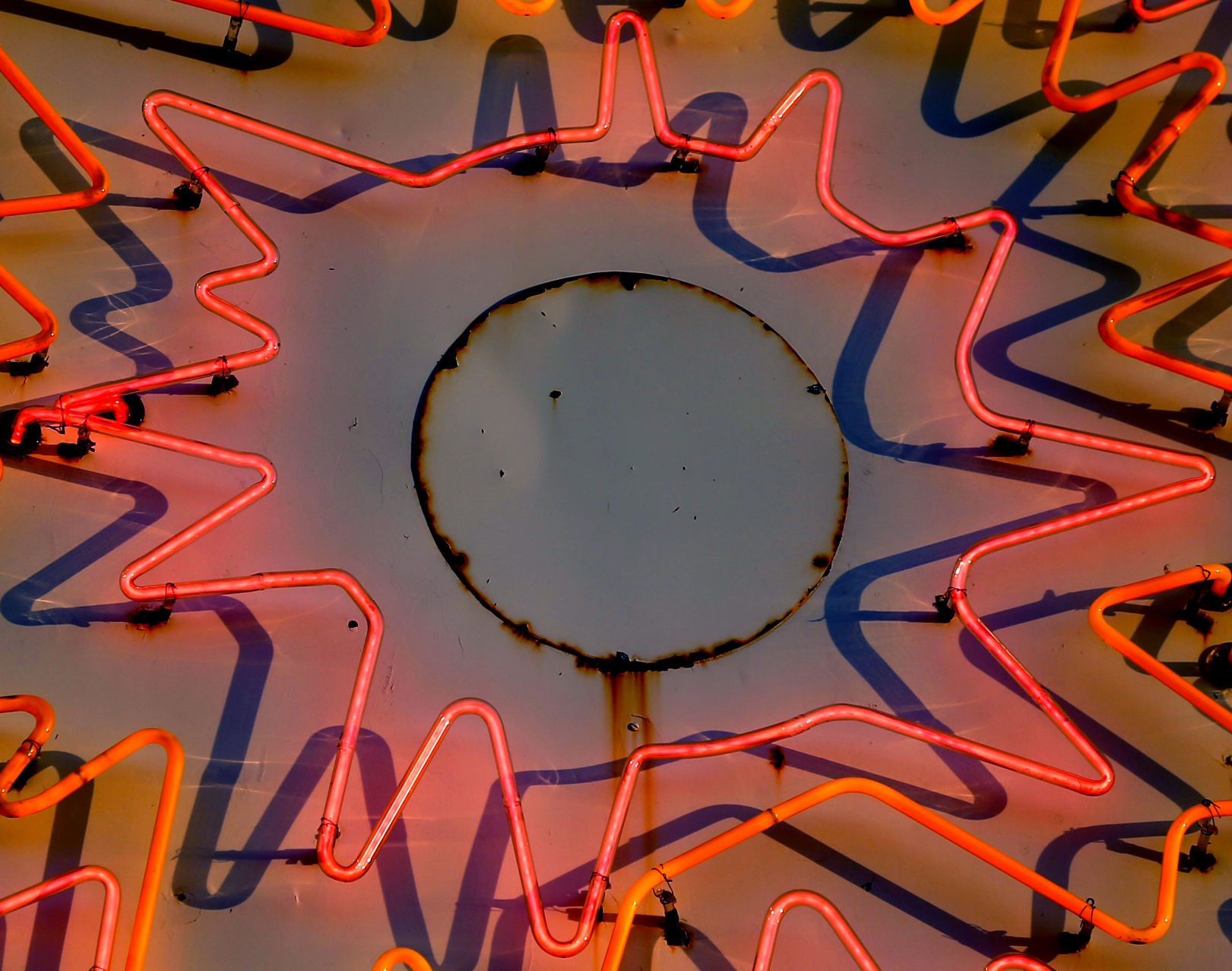 Neon clue No. 32